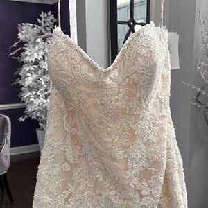 Maggie Sottero Cream Lace Wedding Dress